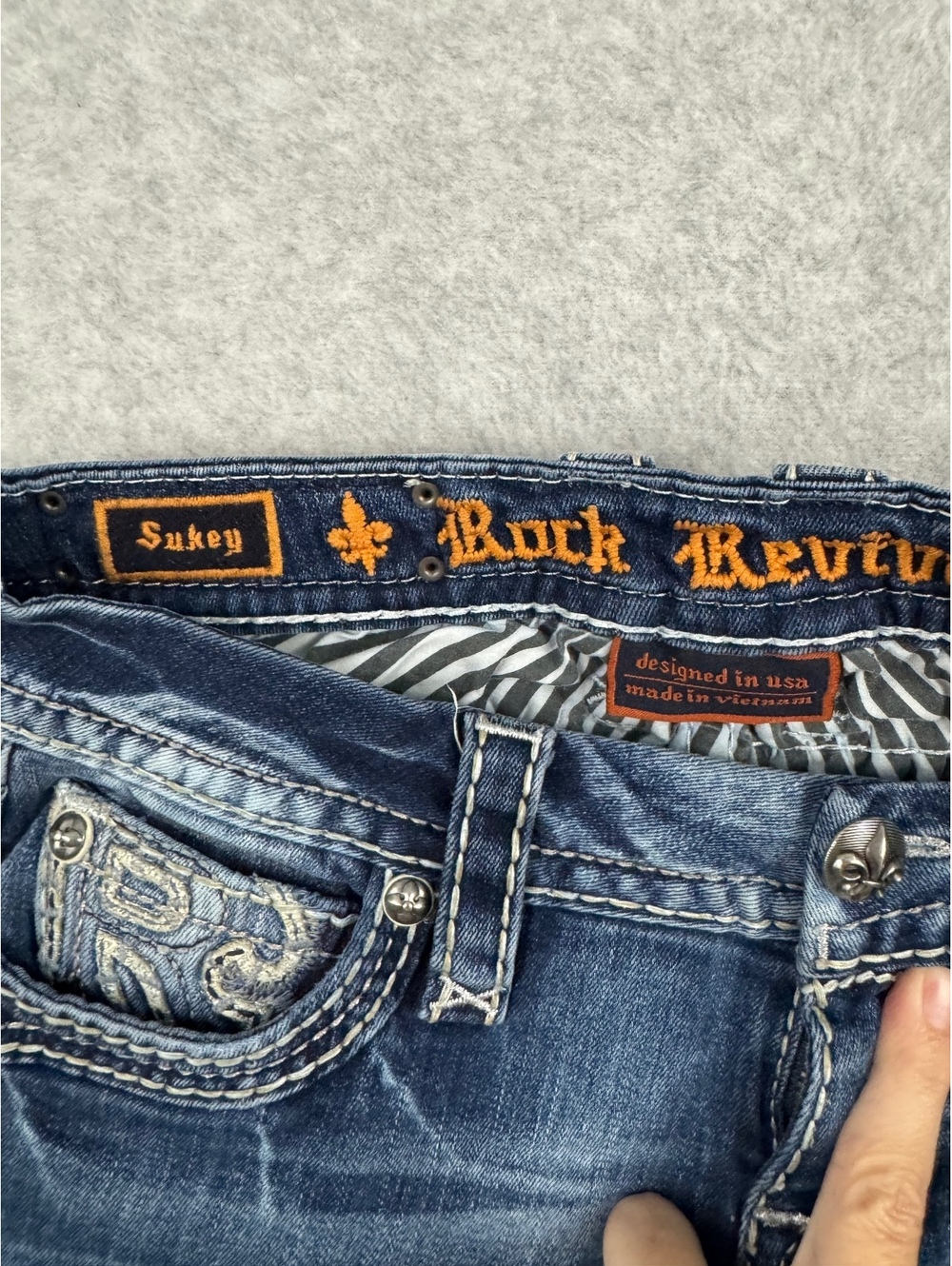 Rock Revival Sukey Easy Straight Jeans 25 Distressed Zip Pocket Bling